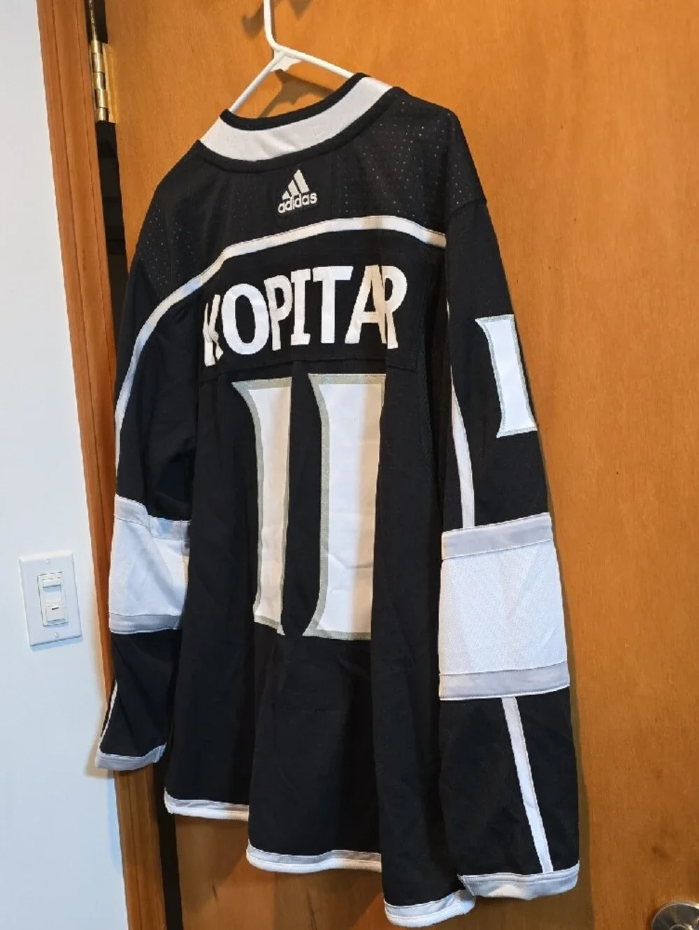 adidas LA Kings Black and White NHL Jersey Anze Kopitar #11,2 Time Stanley Cups